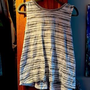 Loft Tank Top 🤍🖤